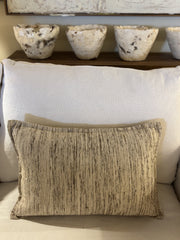 LARISA2. SILK THREAD WEAVE. CREAM AND NATURAL. 60X40CM CUSHION.