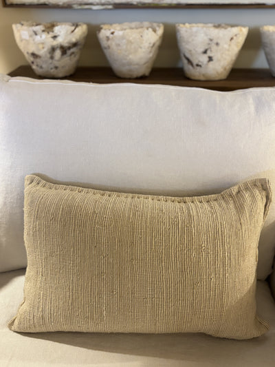 AGATHE2. THICK SLUB SILK, VERTICAL THREAD WEAVE. CREAM. 60X40CM CUSHION.